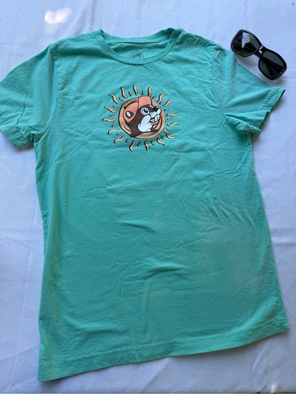 Size Medium Buc-cees Mint Green Graphic Tee Mascot Buc-cee Beaver